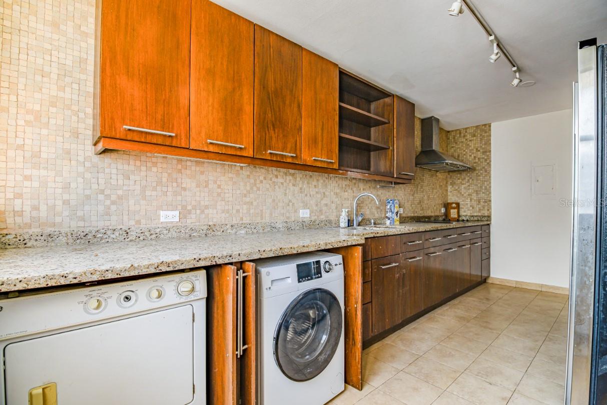 FULL POWER GENERATOR KINGS COURT 80 ST #804