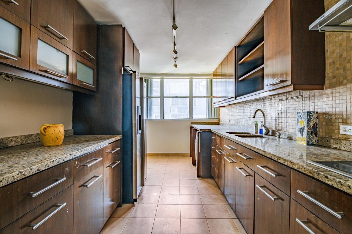 FULL POWER GENERATOR KINGS COURT 80 ST #804