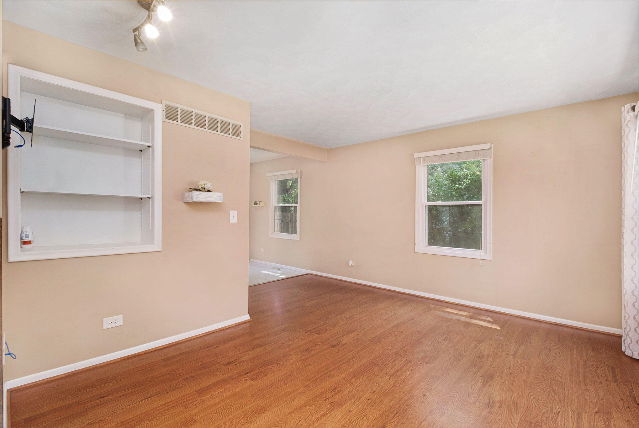 601 W George Court