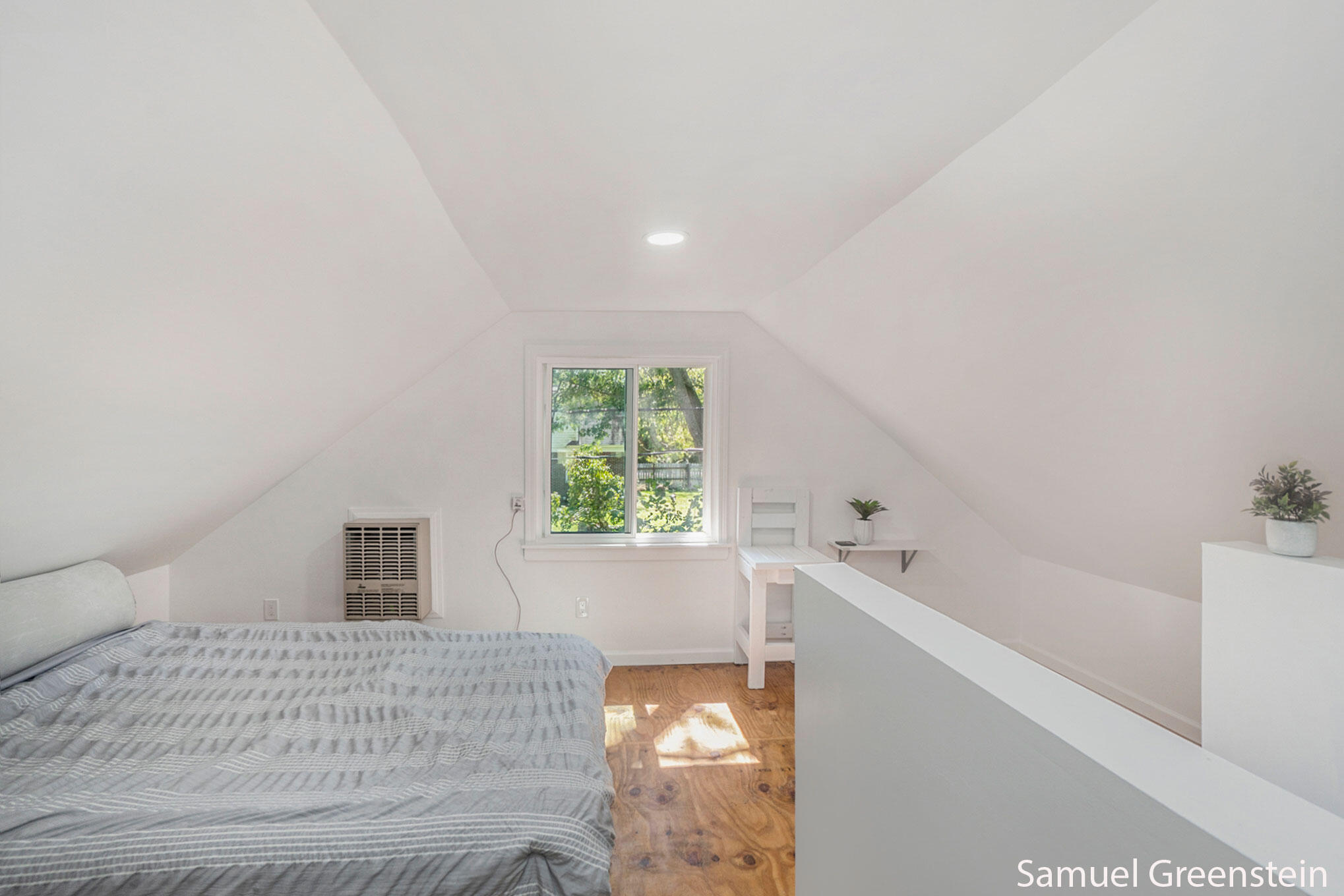 572 W 18th Street