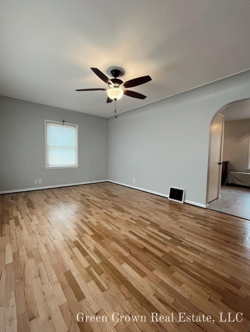 1173 W Broadway Avenue