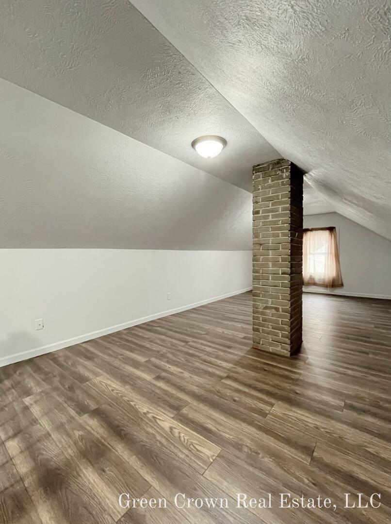 1173 W Broadway Avenue