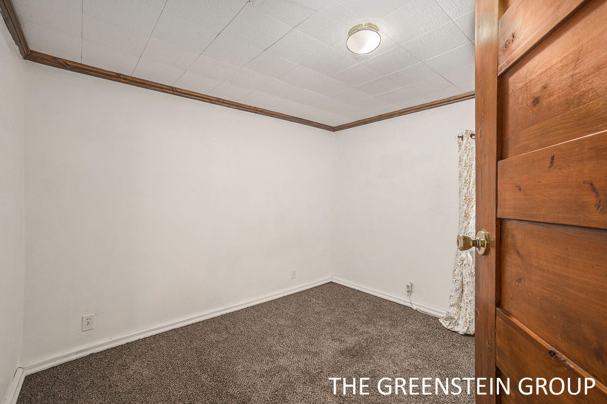 563 W 23rd Street