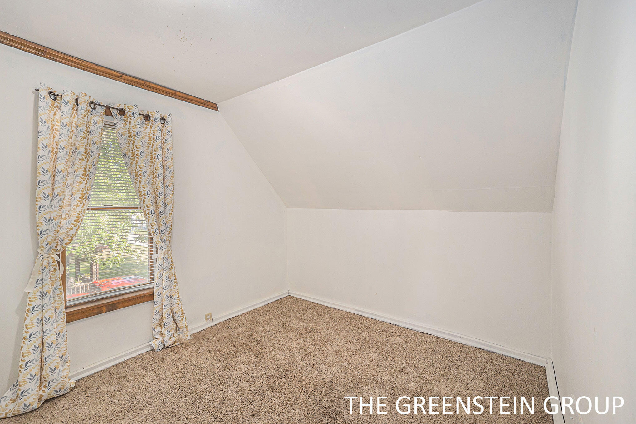 563 W 23rd Street