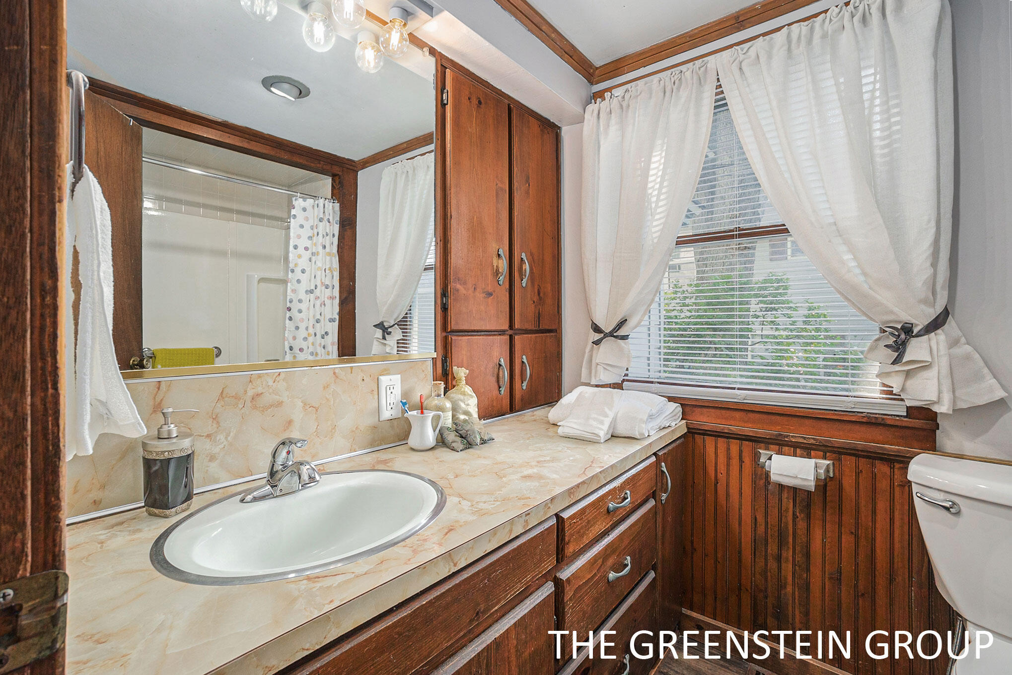 563 W 23rd Street