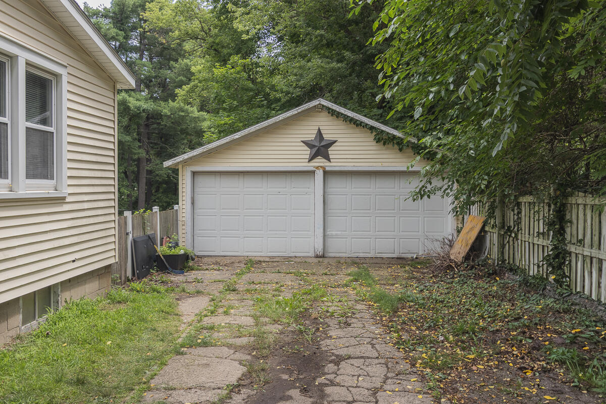 642 Kalamazoo N