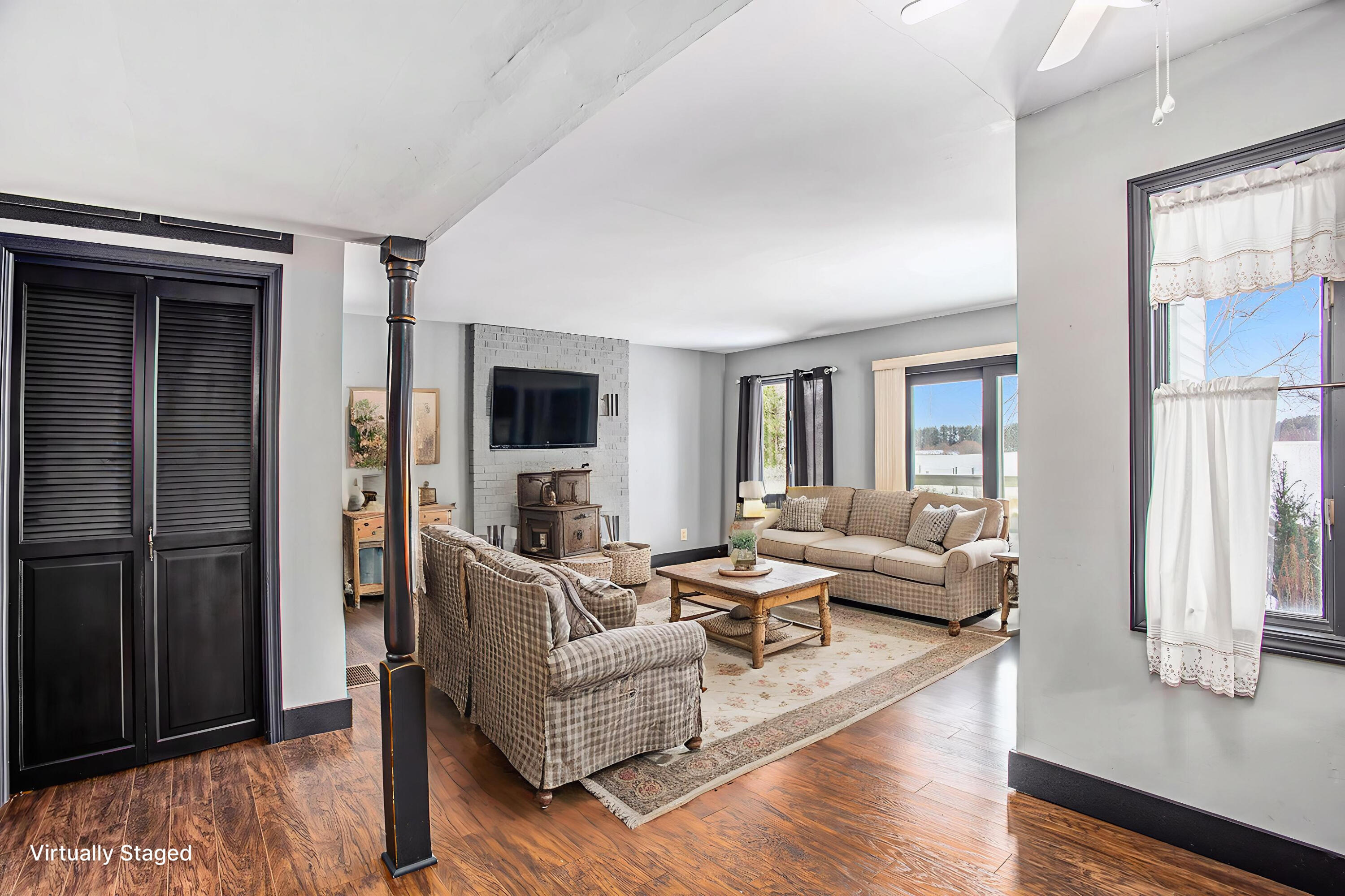 1529 W Hansen Road