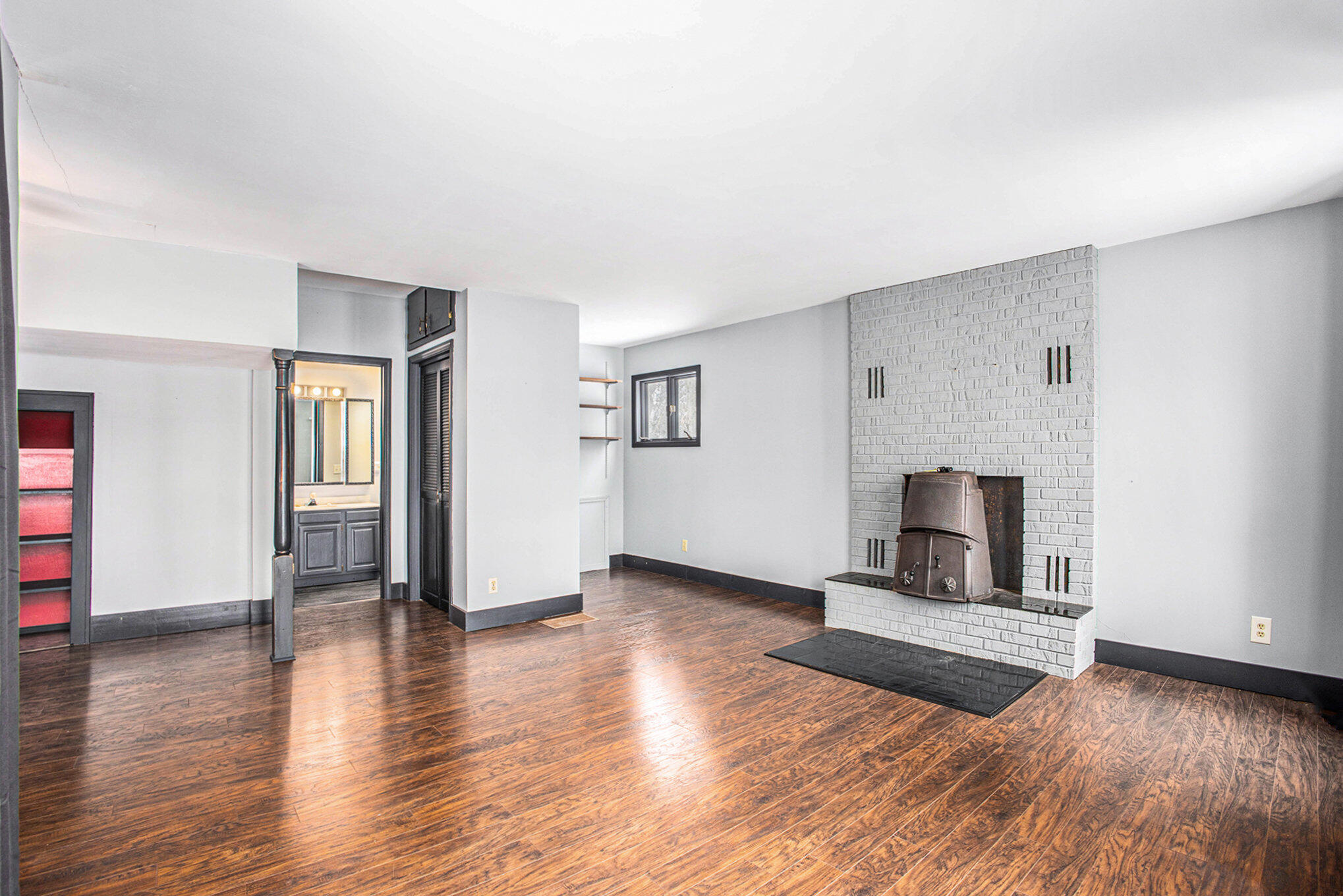 1529 W Hansen Road