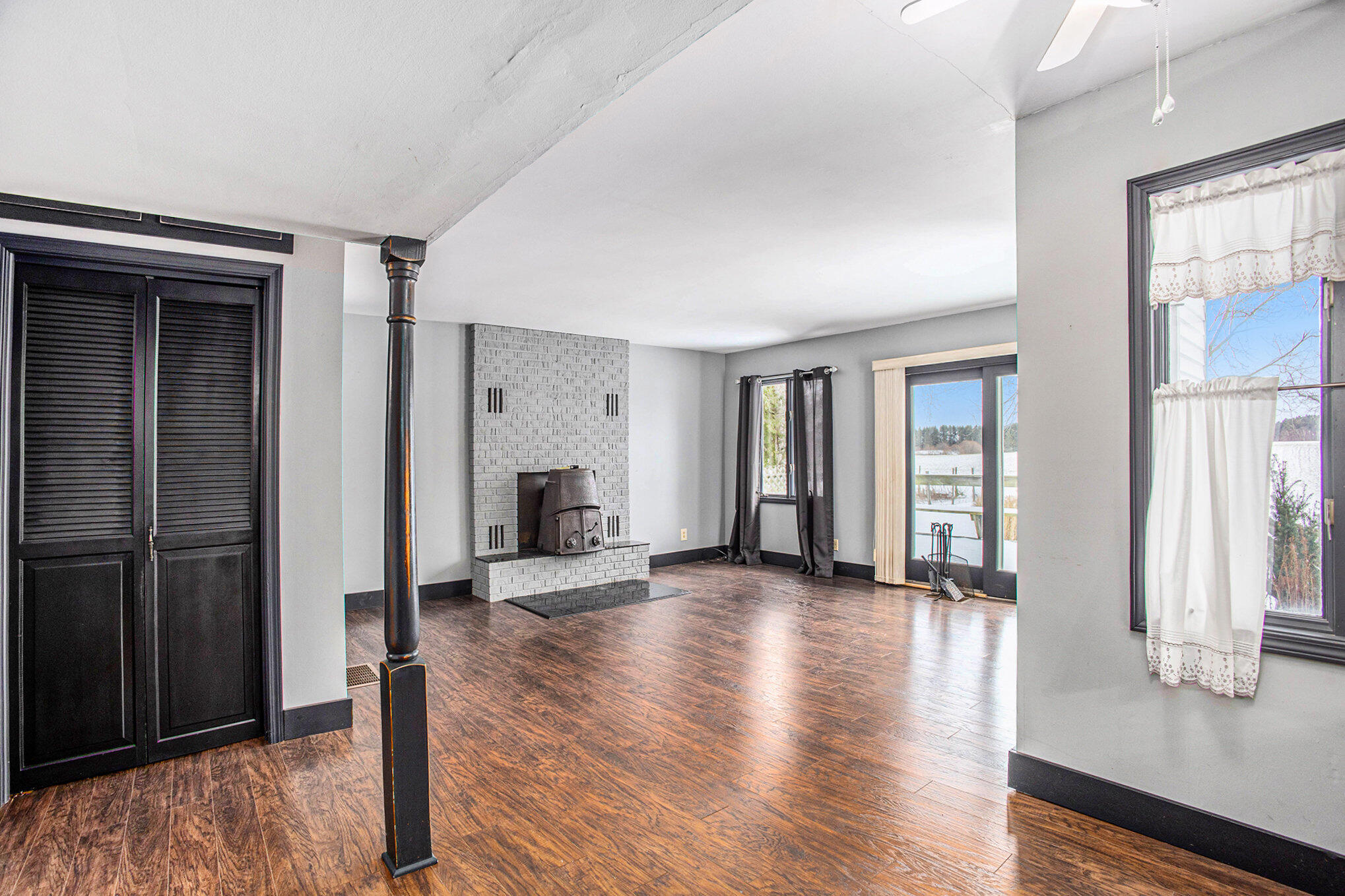 1529 W Hansen Road