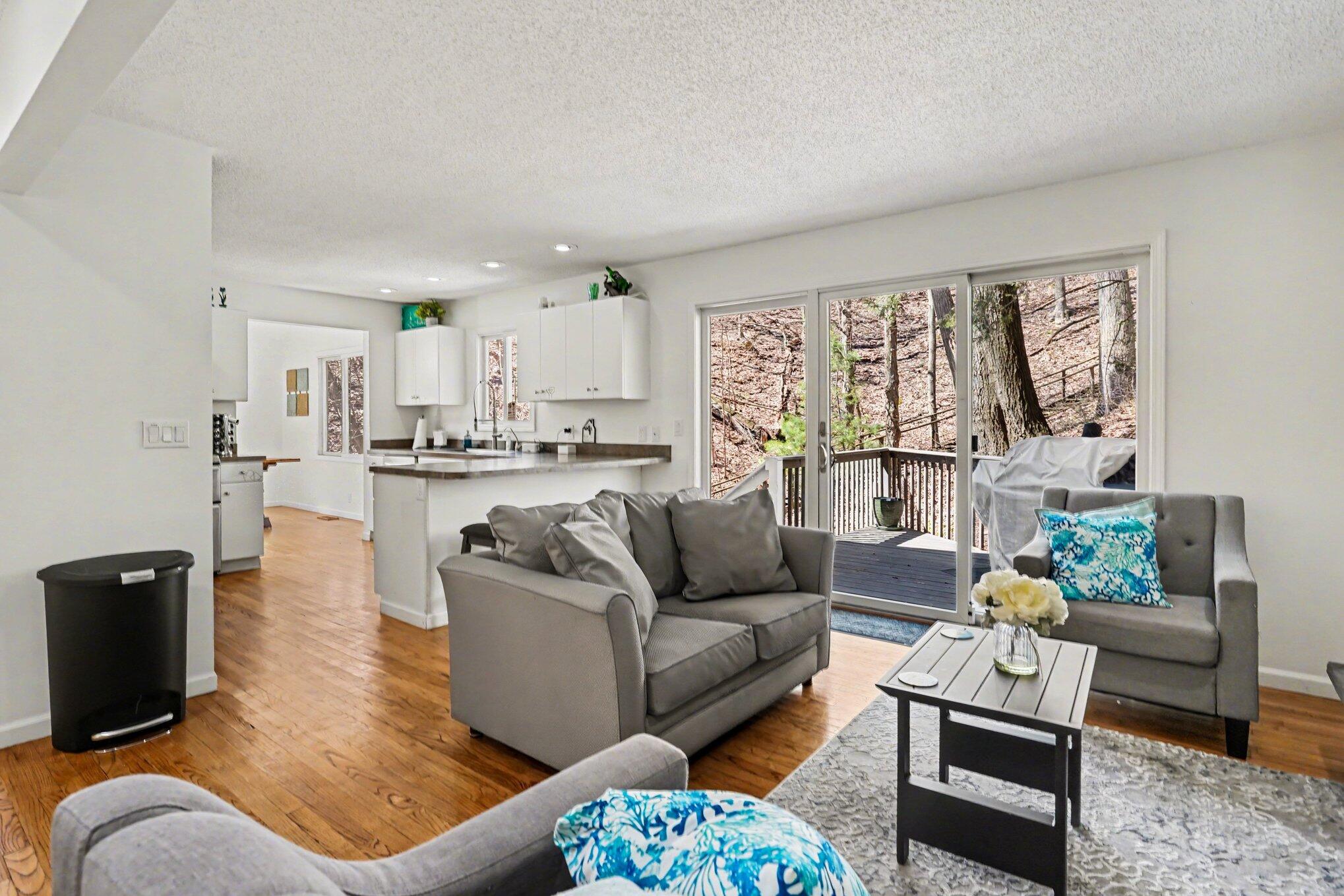 6479 Lakeshore Avenue