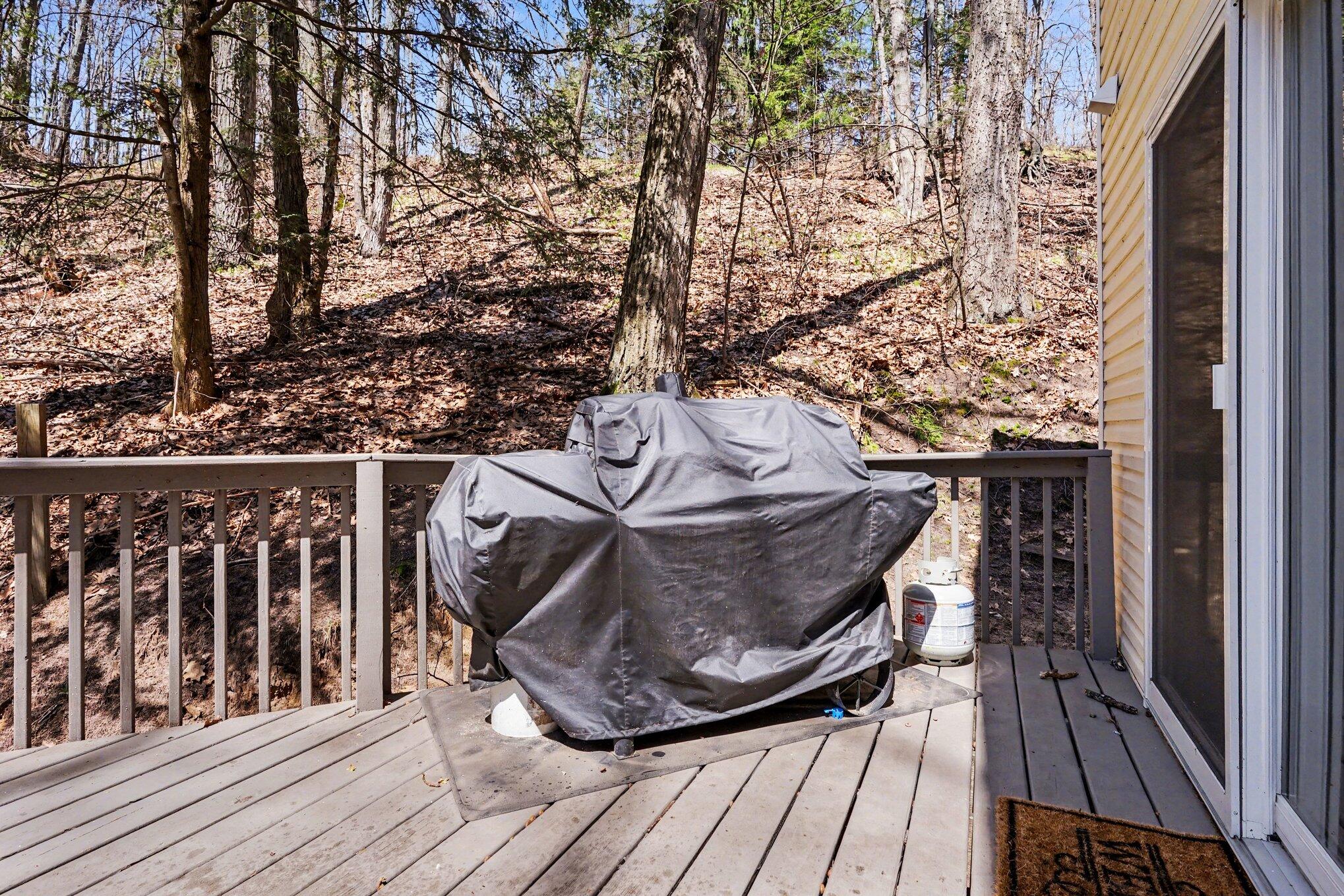 6479 Lakeshore Avenue