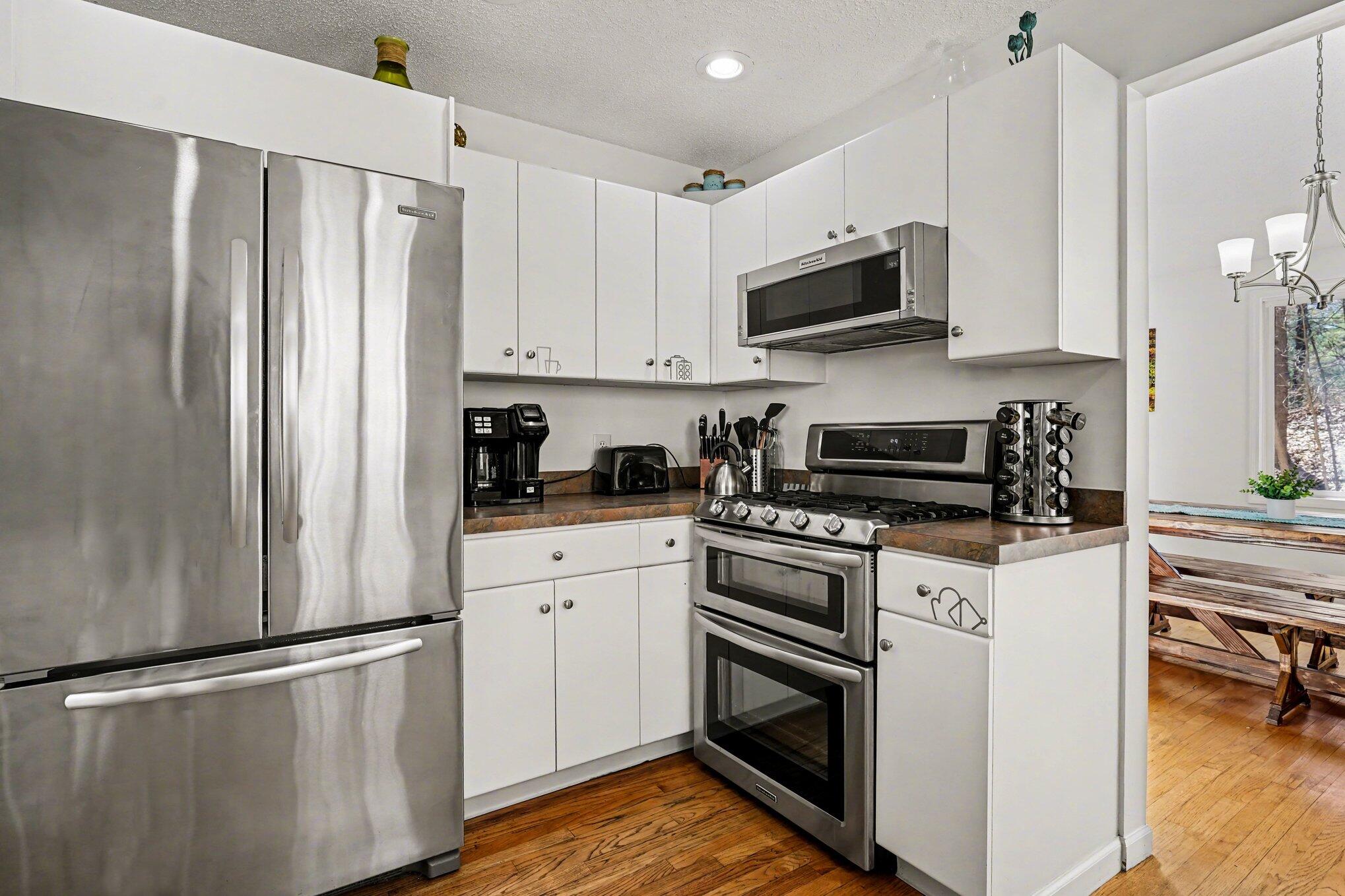 6479 Lakeshore Avenue