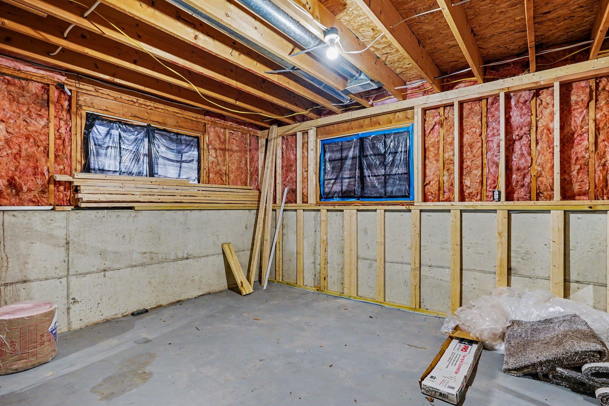 6479 Lakeshore Avenue