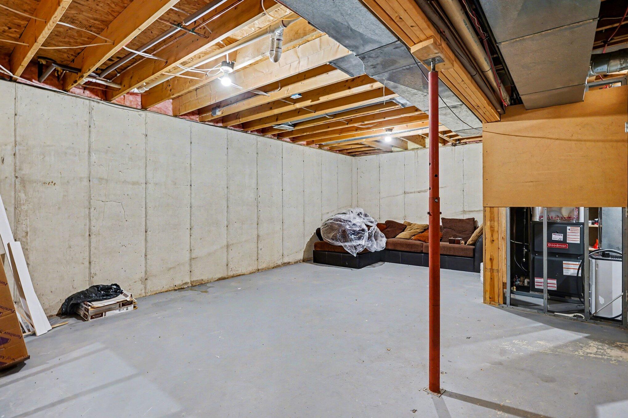 6479 Lakeshore Avenue