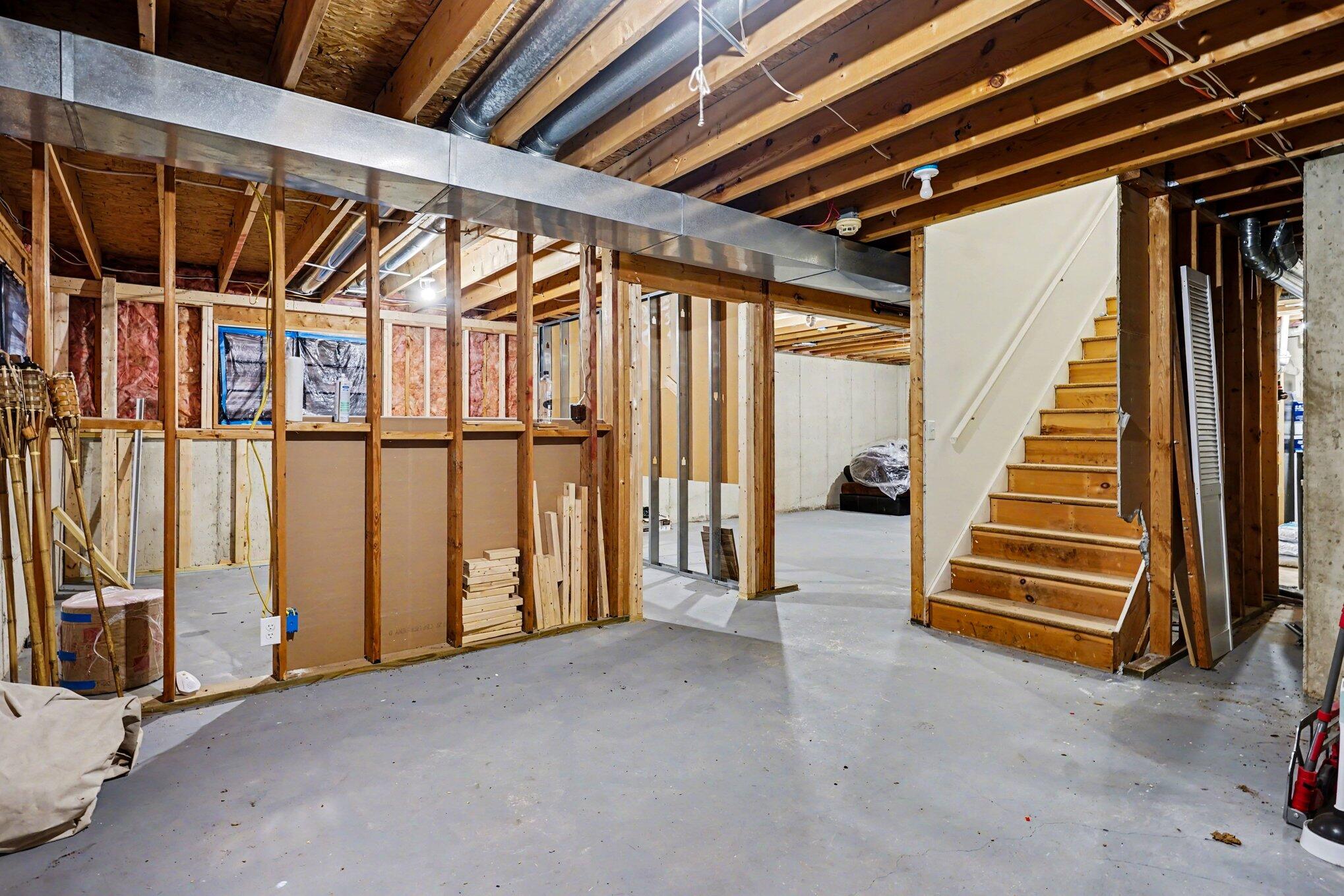 6479 Lakeshore Avenue