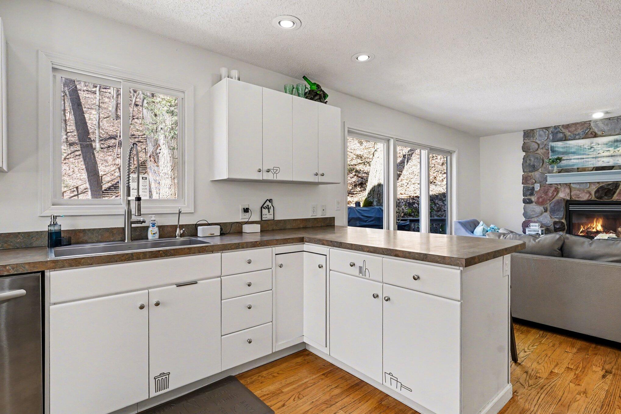 6479 Lakeshore Avenue