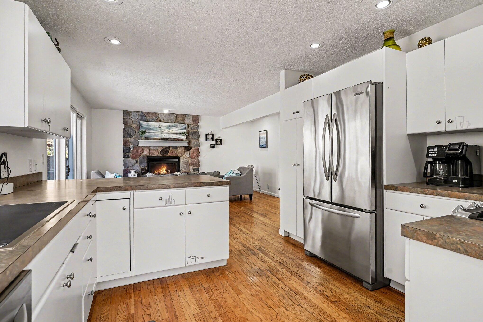 6479 Lakeshore Avenue