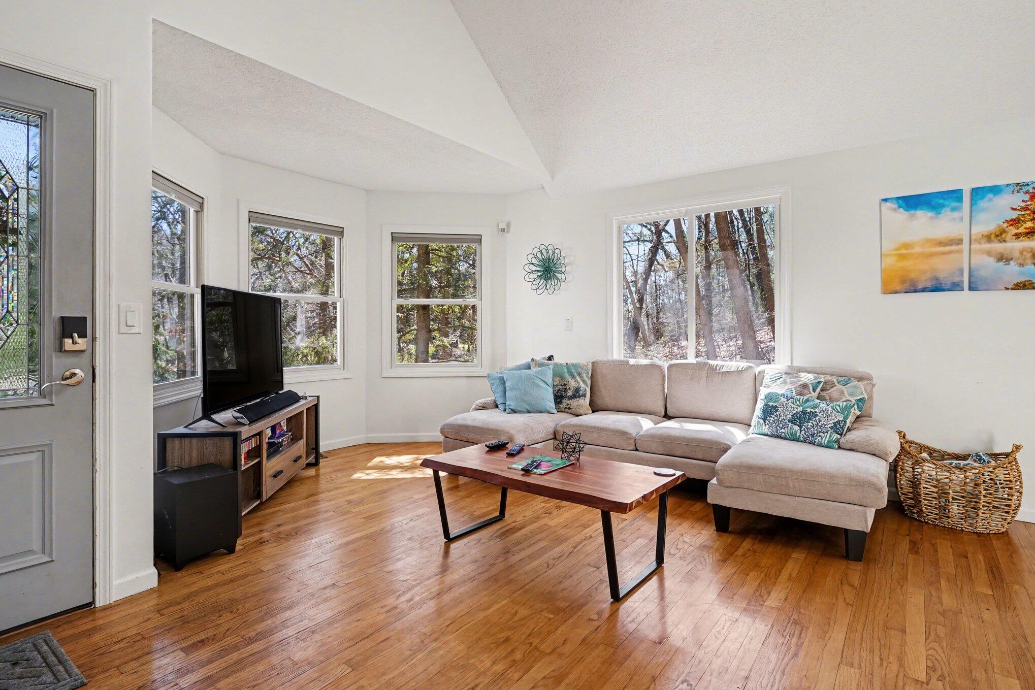 6479 Lakeshore Avenue