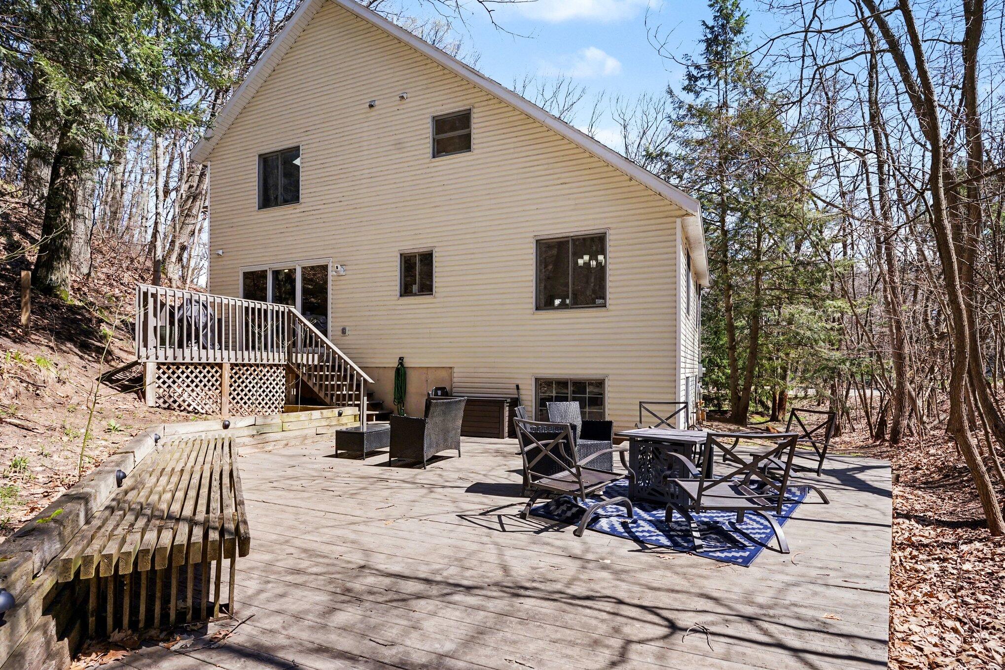 6479 Lakeshore Avenue