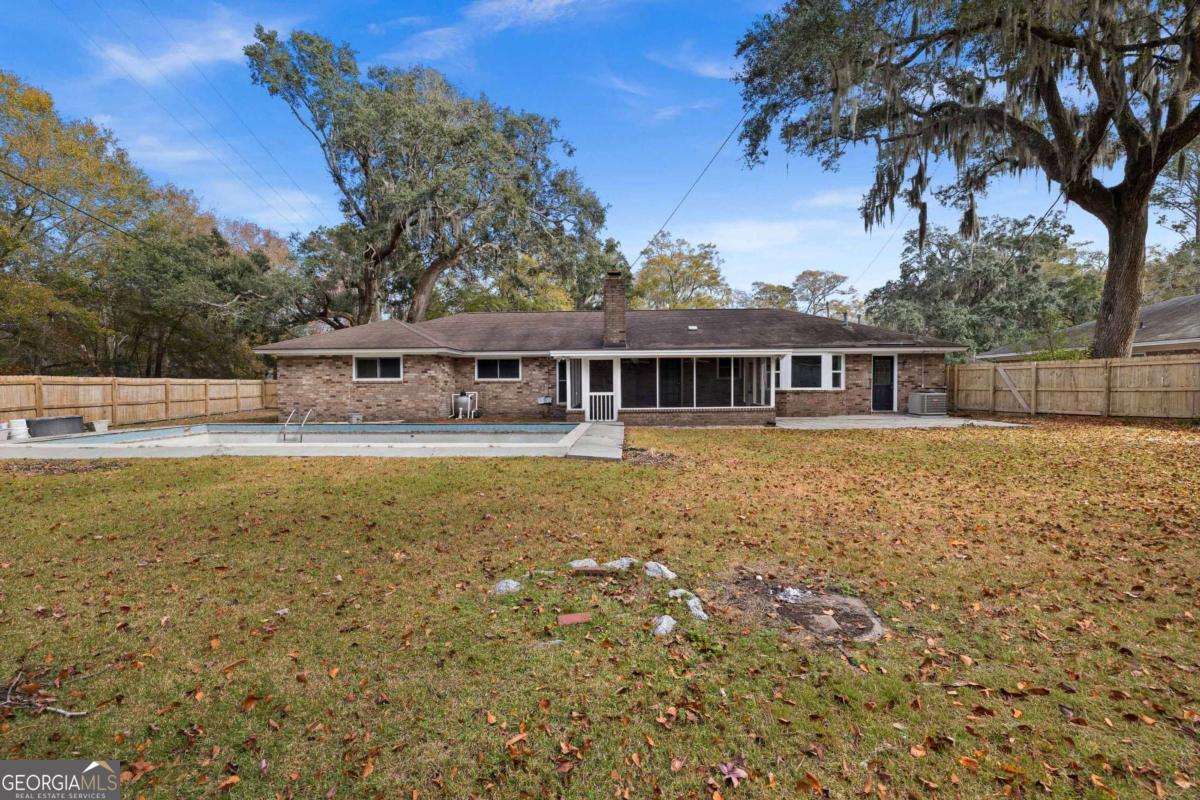 701 Leaning Oaks Drive