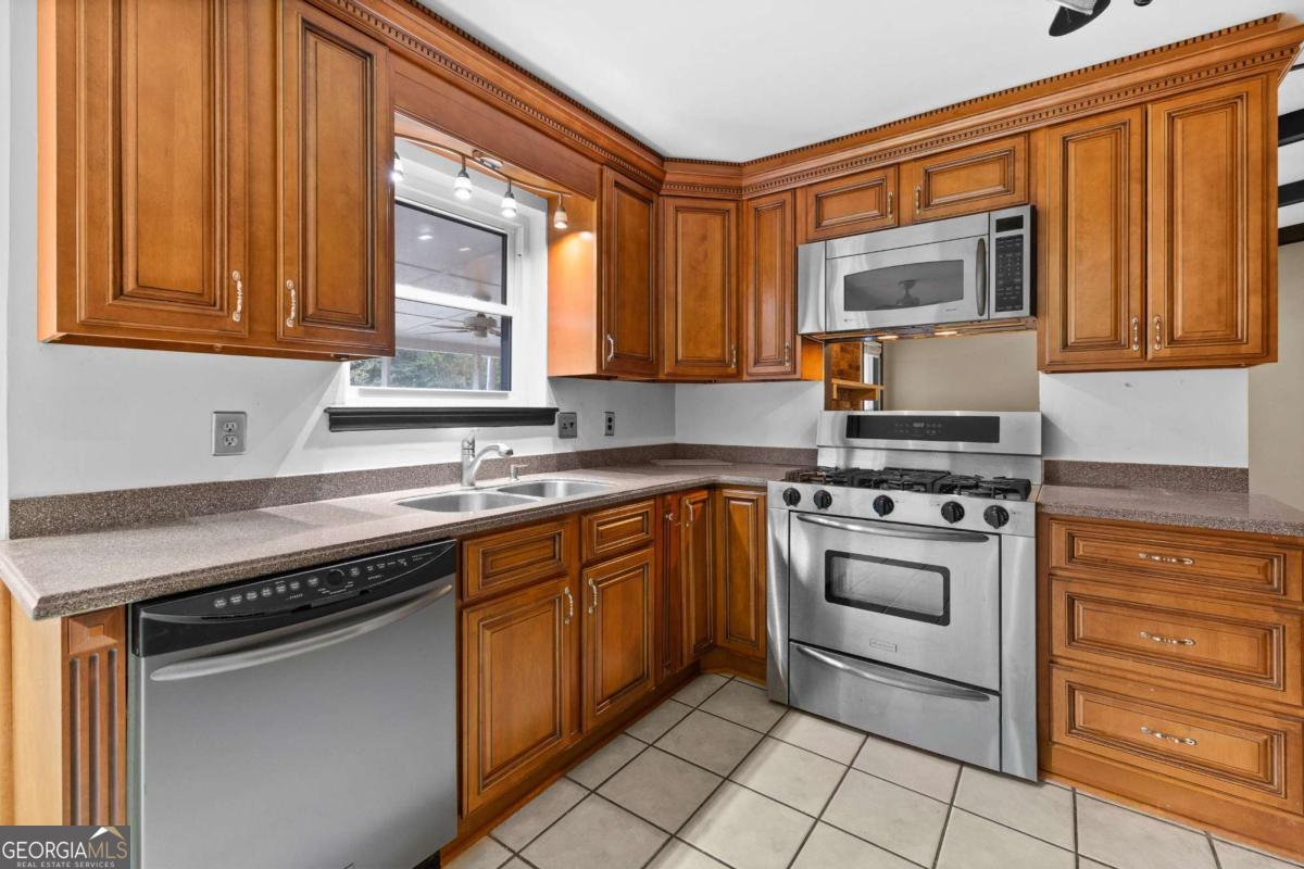 701 Leaning Oaks Drive