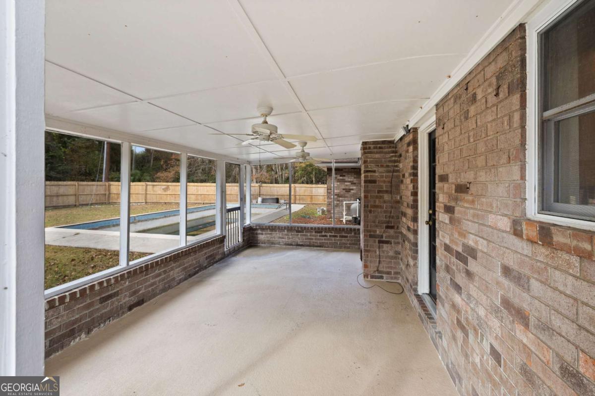 701 Leaning Oaks Drive