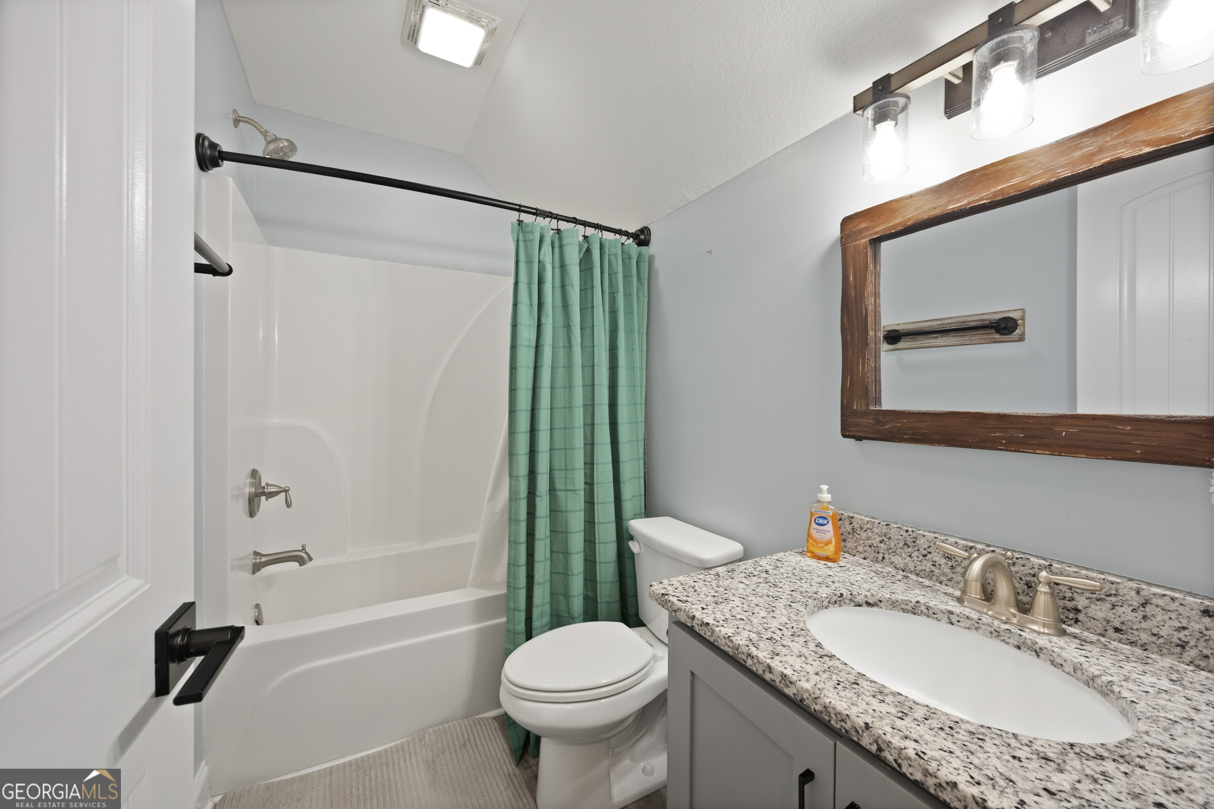 440 Rivercrest Drive