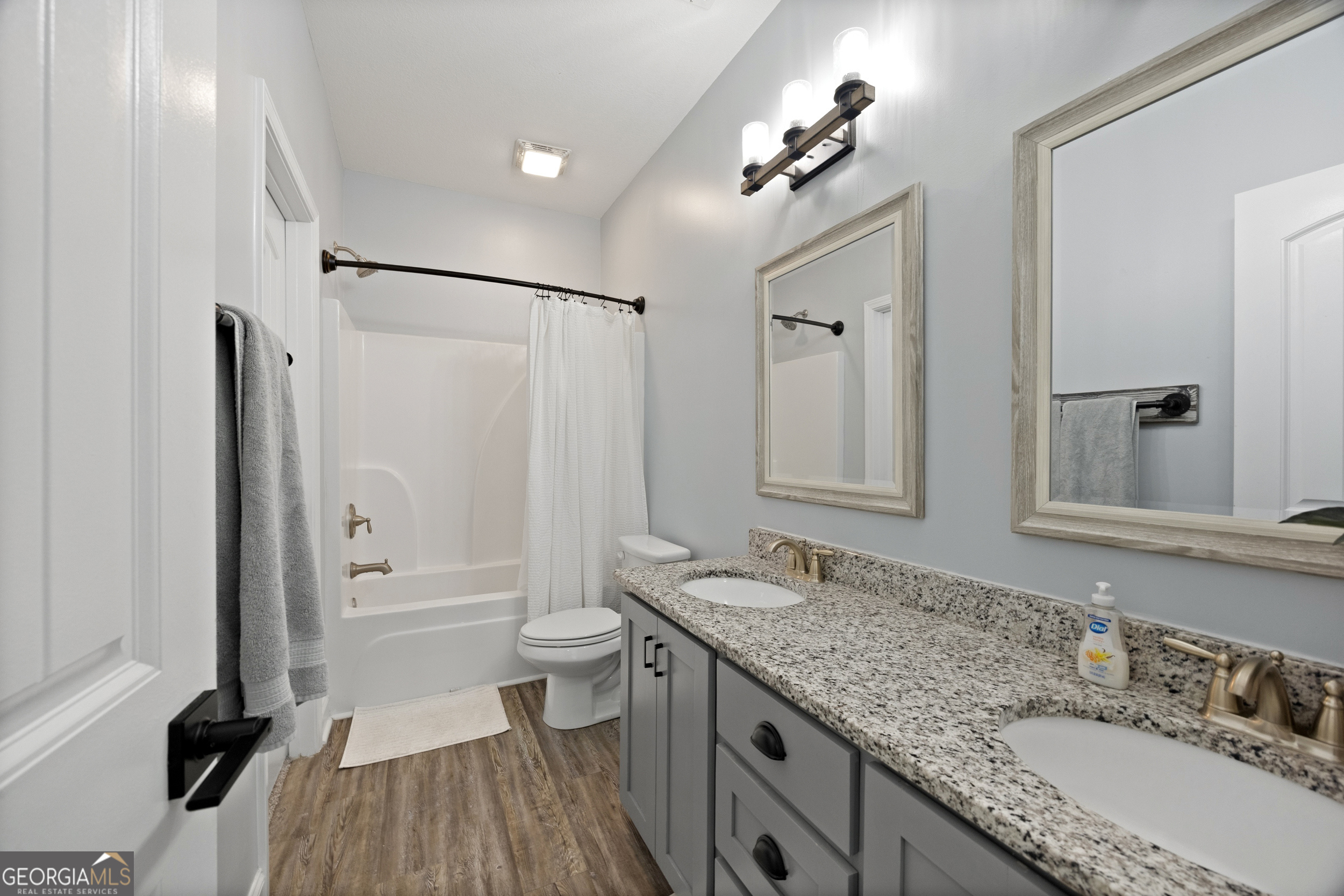 440 Rivercrest Drive