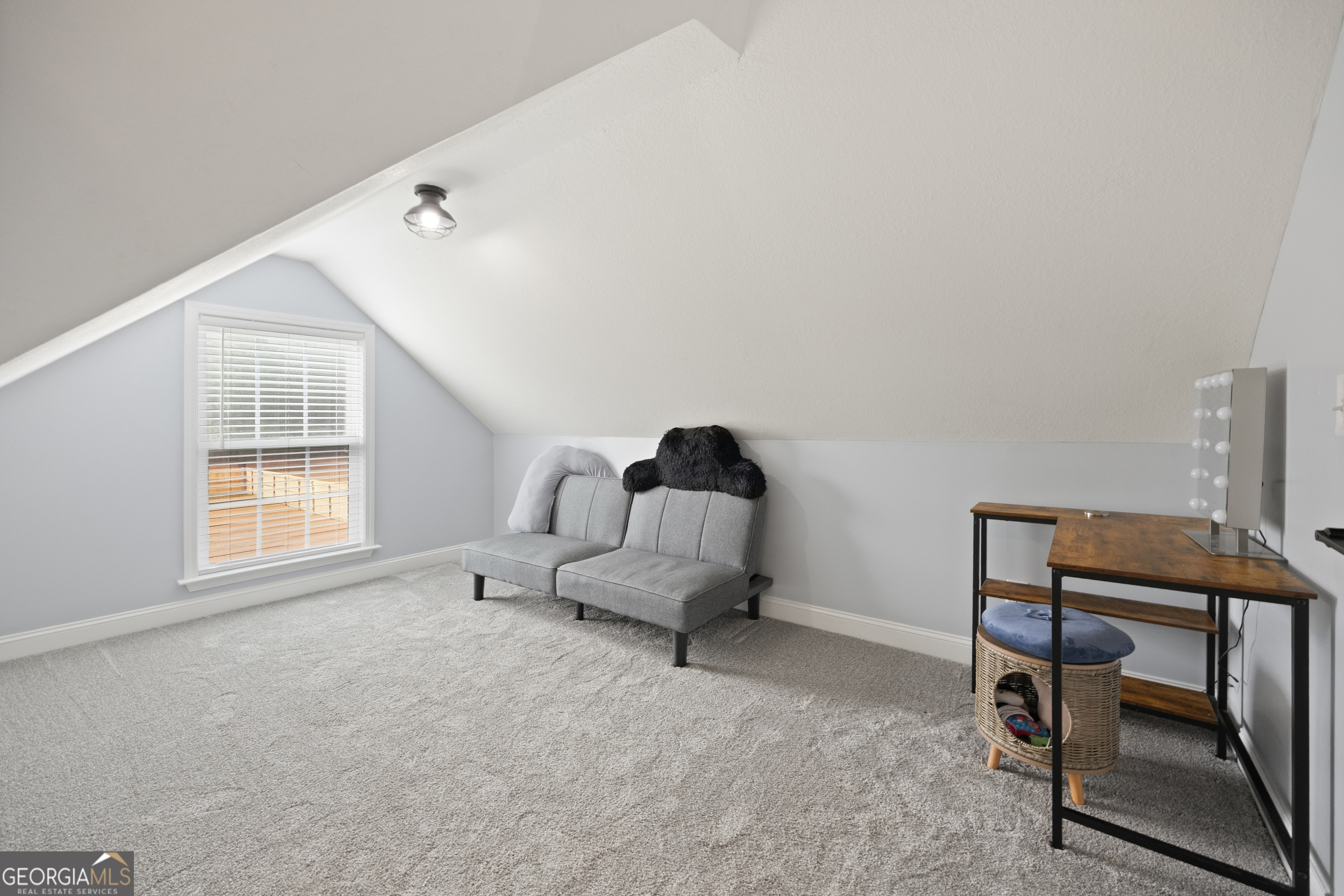 440 Rivercrest Drive