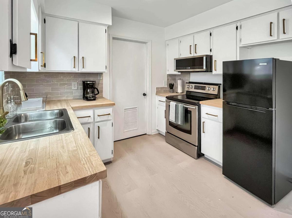 216 Pinecrest Place