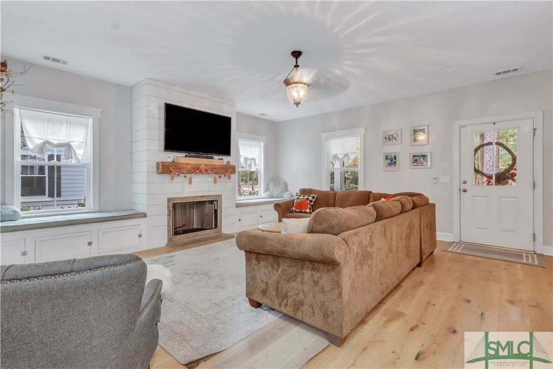 155 Blackjack Oak Drive E