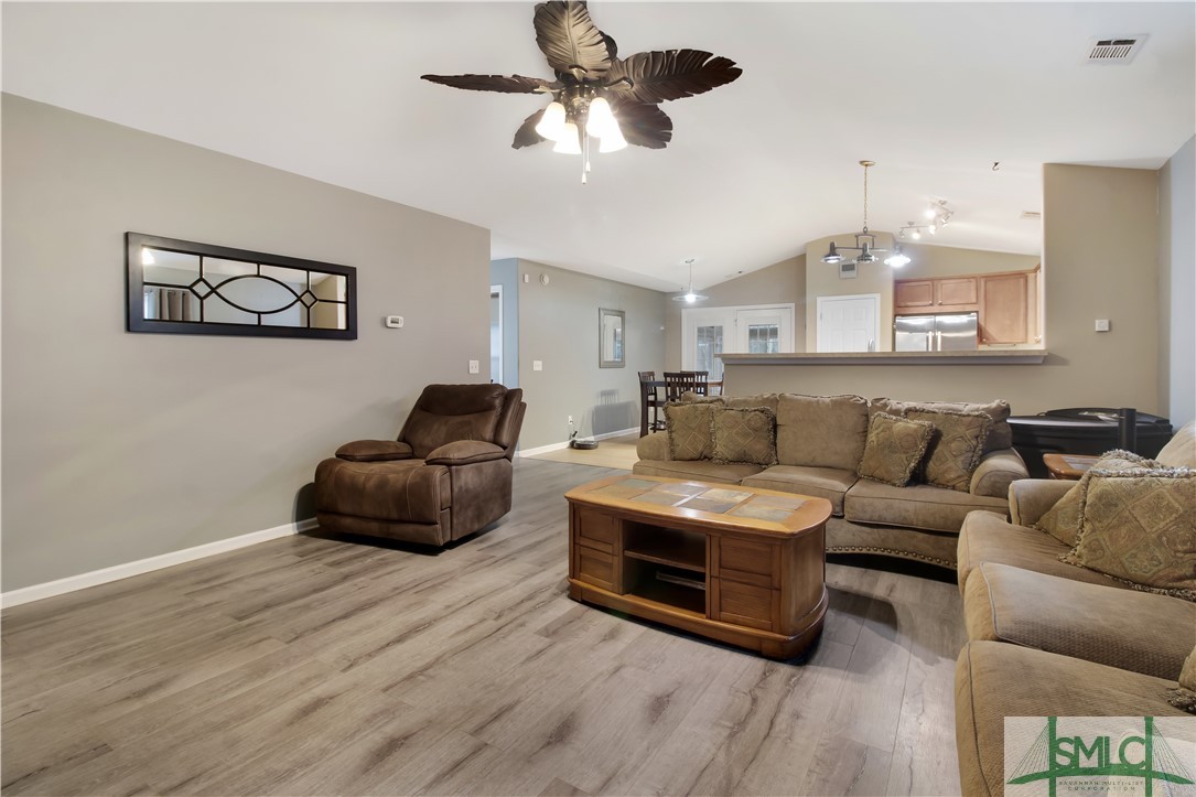85 Lake Shore Boulevard