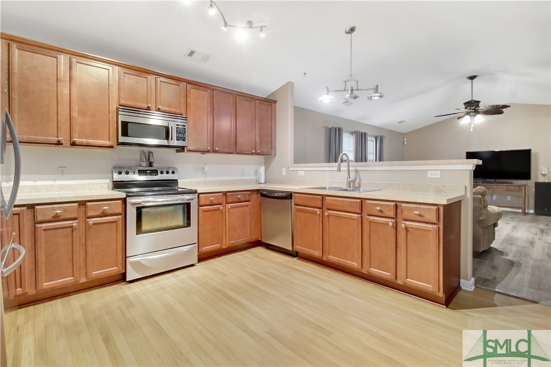 85 Lake Shore Boulevard