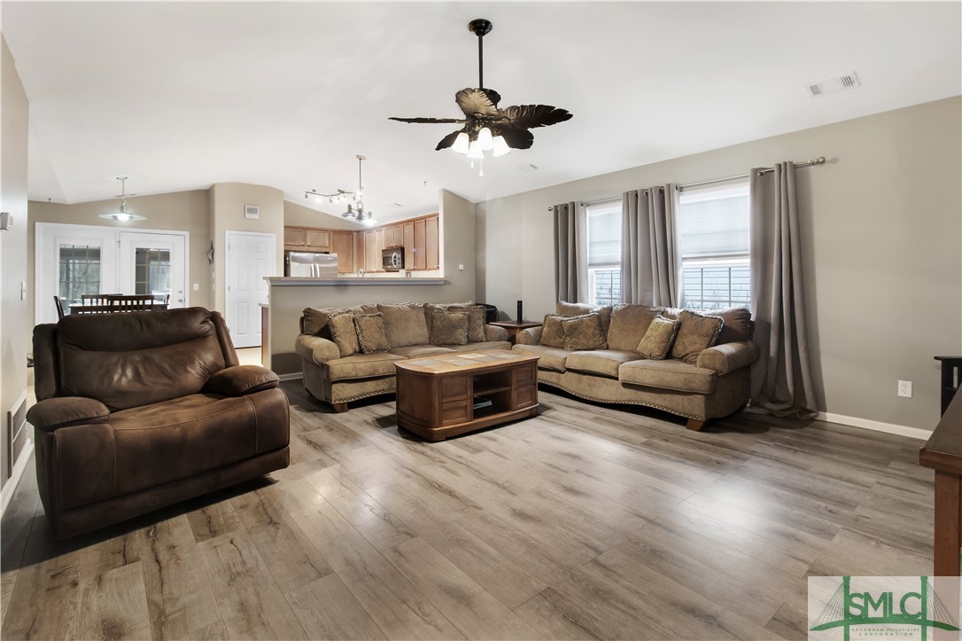 85 Lake Shore Boulevard