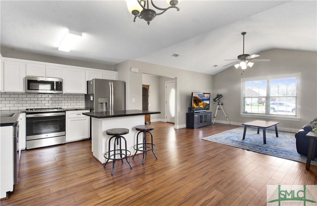 504 Parish Loop NE