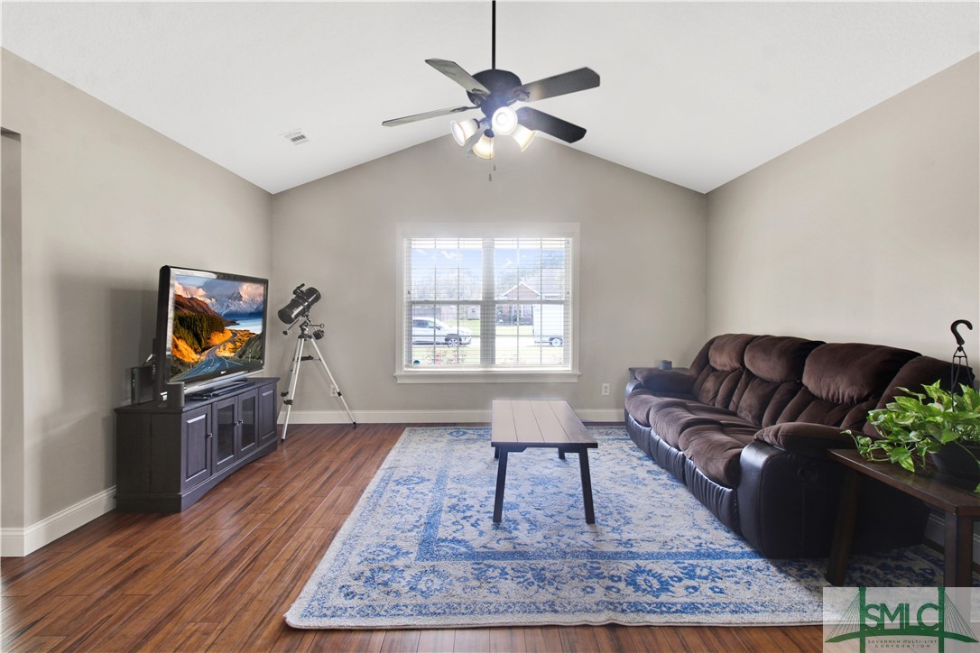 504 Parish Loop NE
