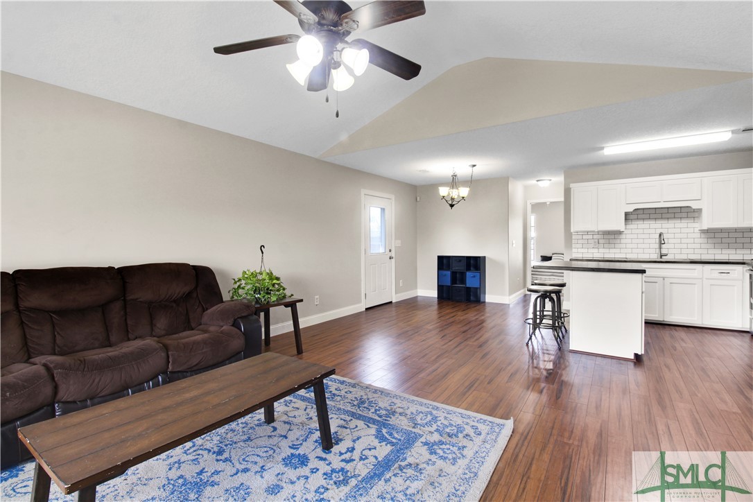 504 Parish Loop NE