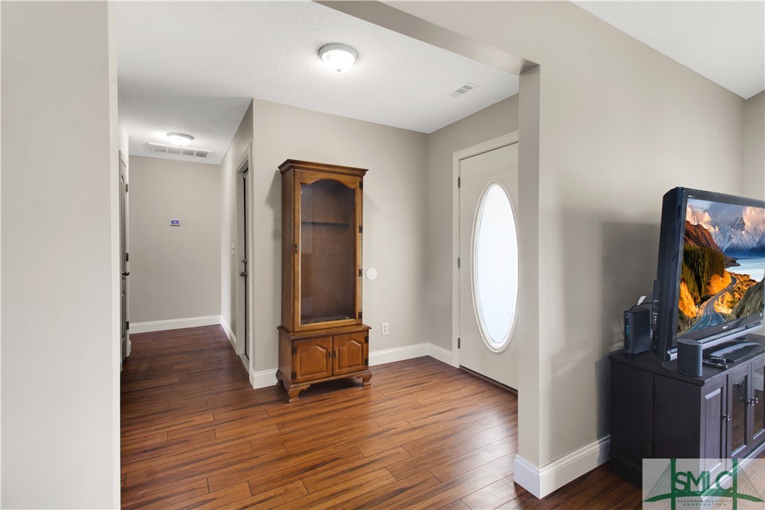 504 Parish Loop NE