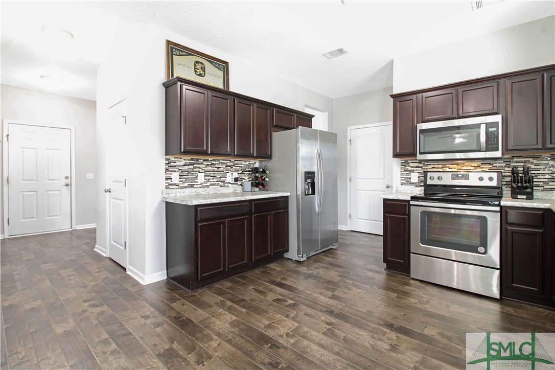 1802 White Cedar Way