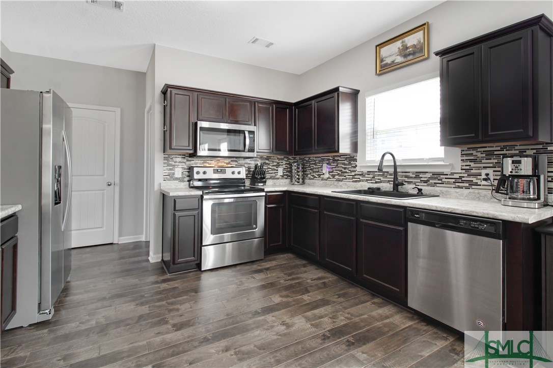 1802 White Cedar Way