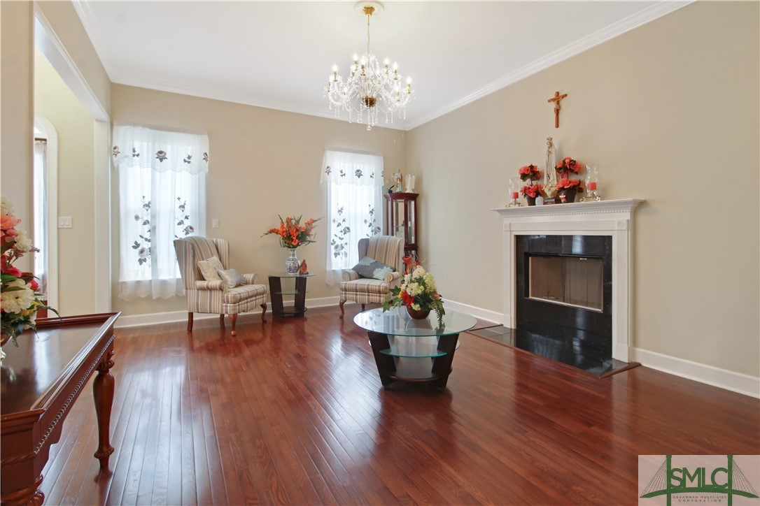 107 Manor Row
