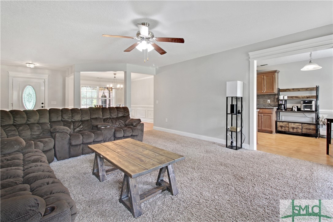 405 NE Hummingbird Lane