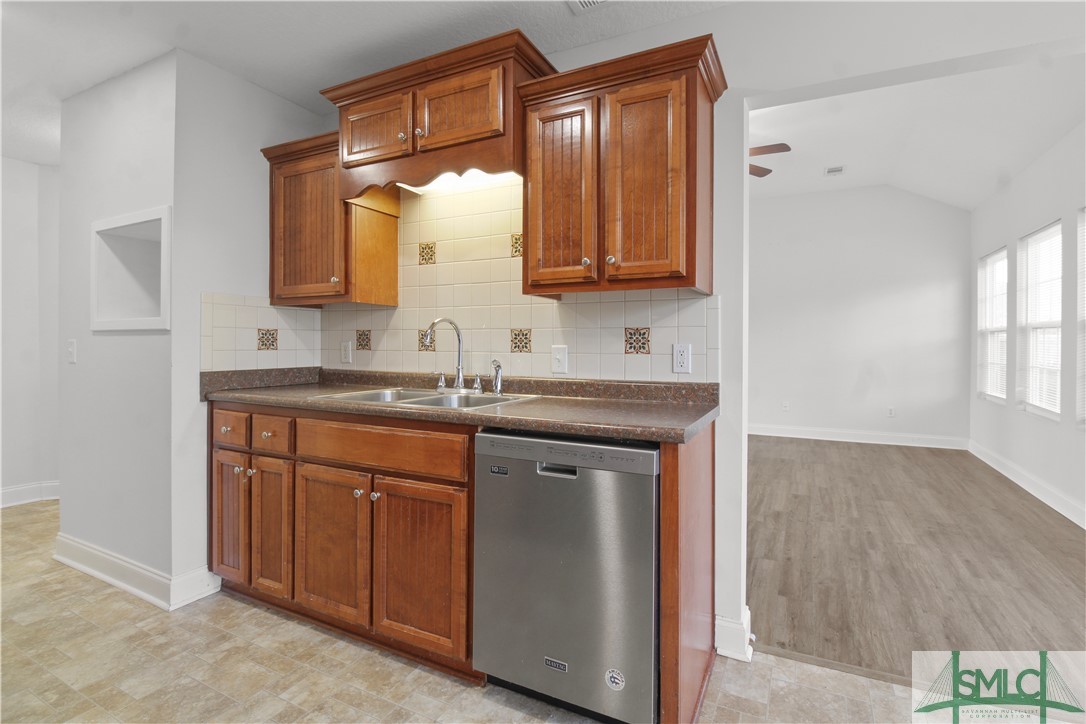 128 White Oak Road NE