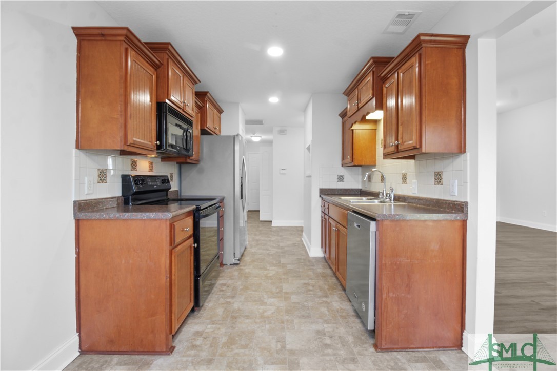 128 White Oak Road NE