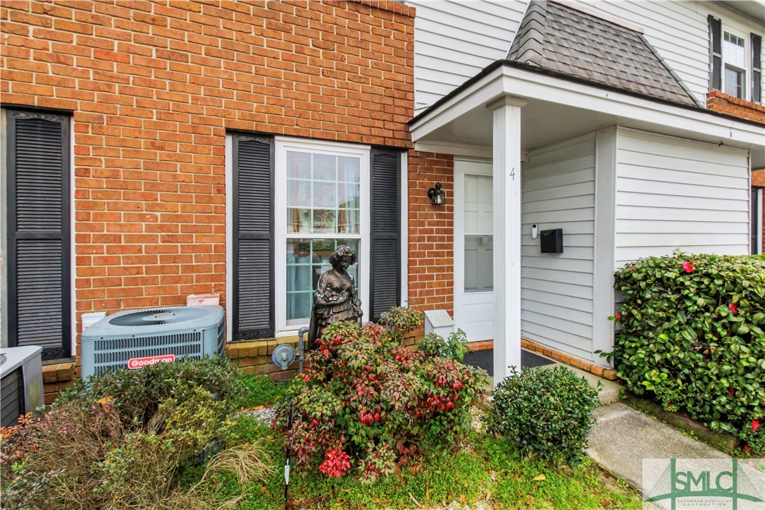 4 Knollwood Circle