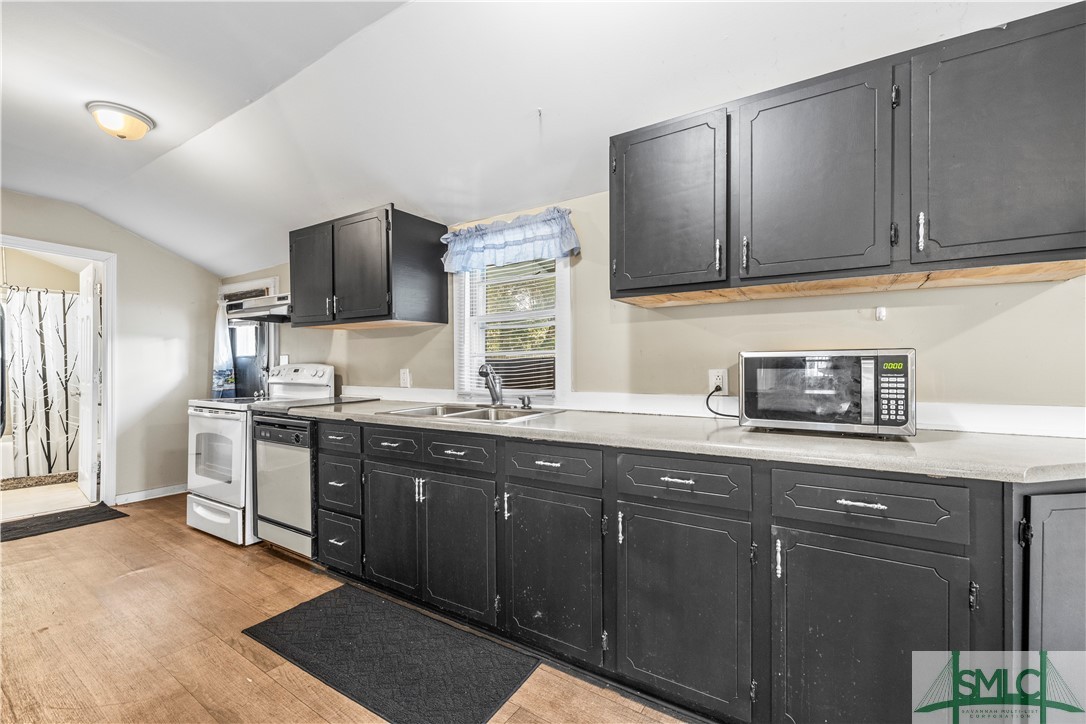 213 W Mendell Avenue