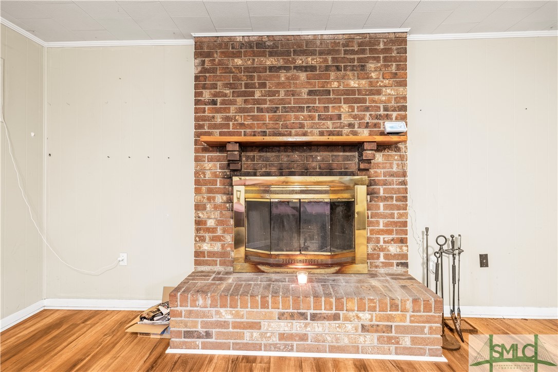 213 W Mendell Avenue