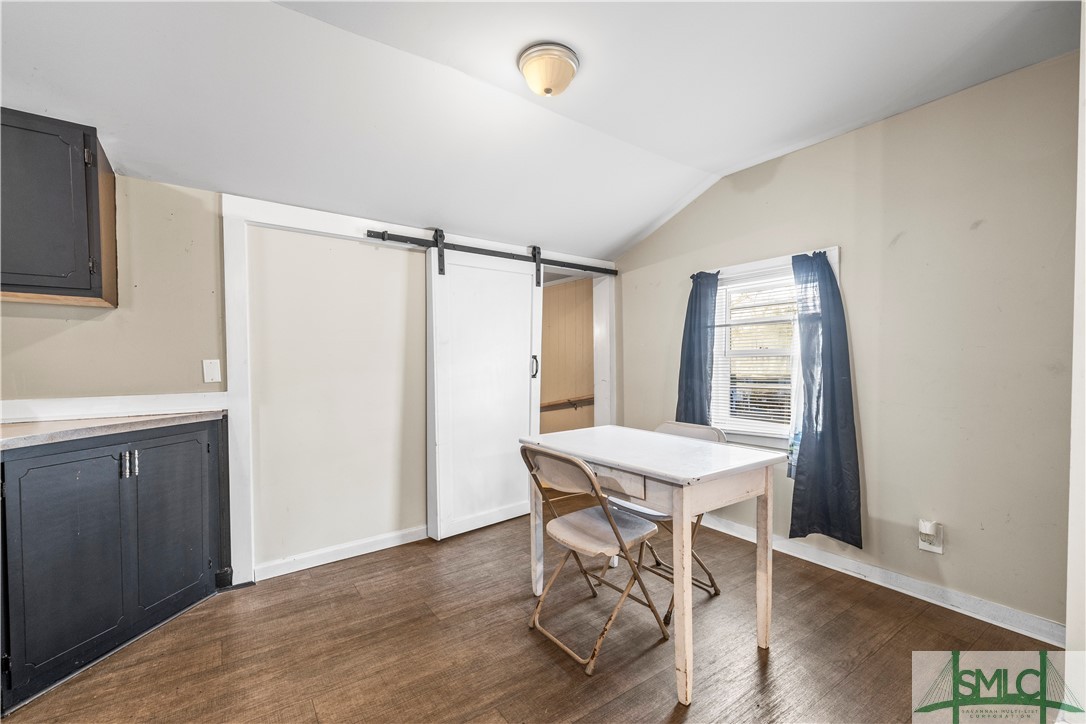 213 W Mendell Avenue