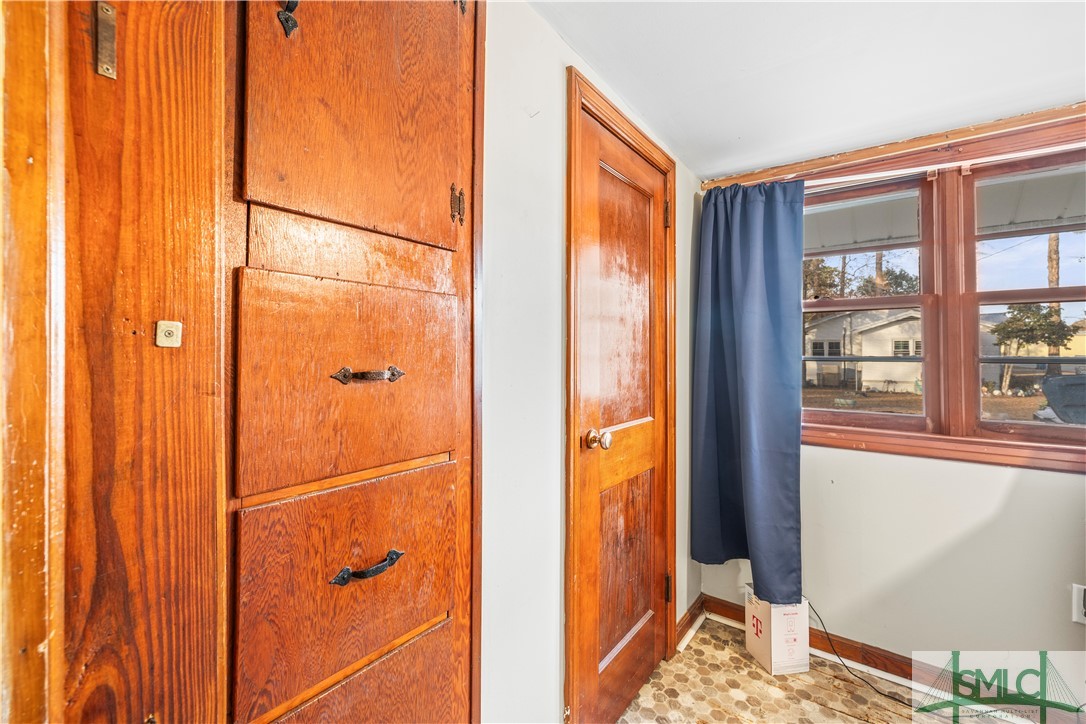 213 W Mendell Avenue