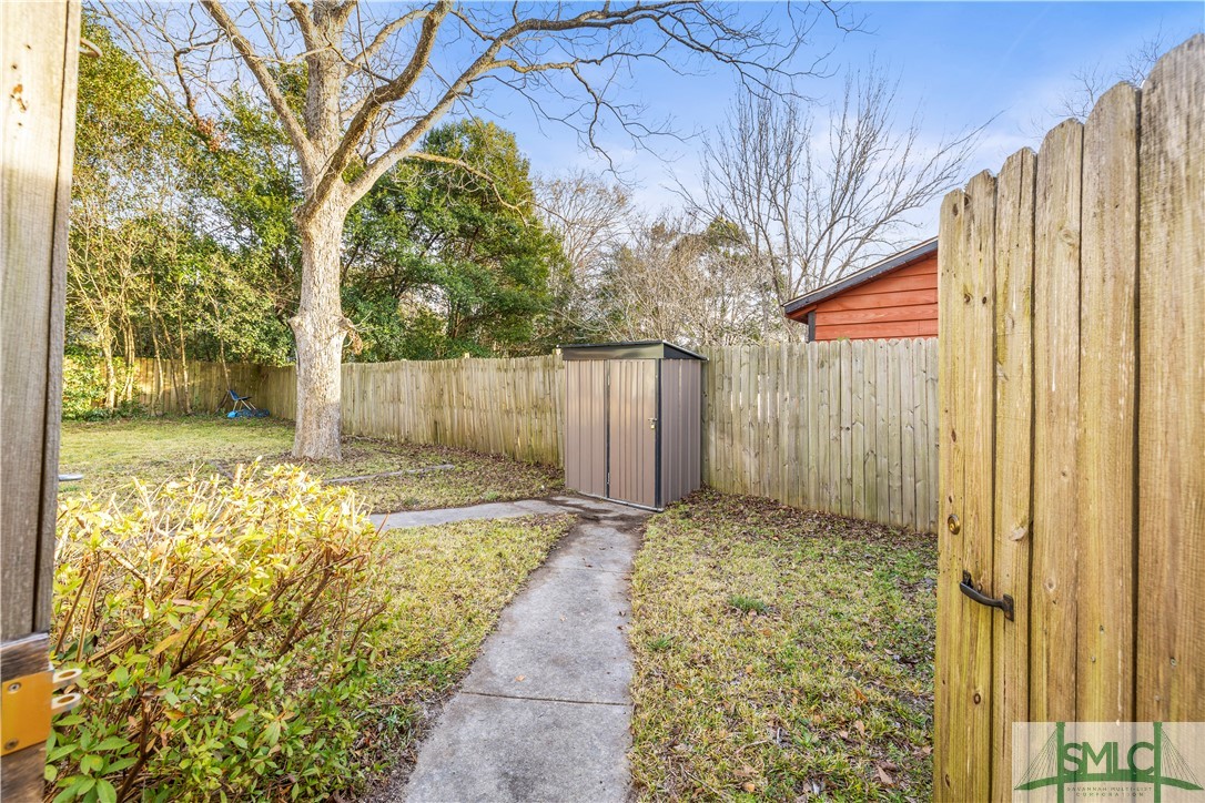 213 W Mendell Avenue